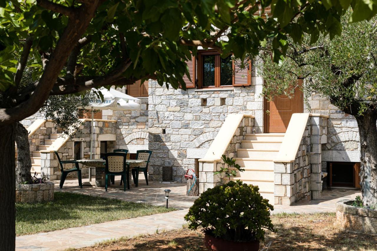Chioureas Apartments Lévktron Exterior foto